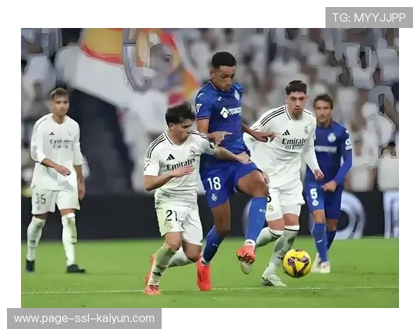 马德里德比大战精彩纷呈，皇马迎战巴萨！，这次比赛皇家马德里队打败了巴塞罗那队得了冠军